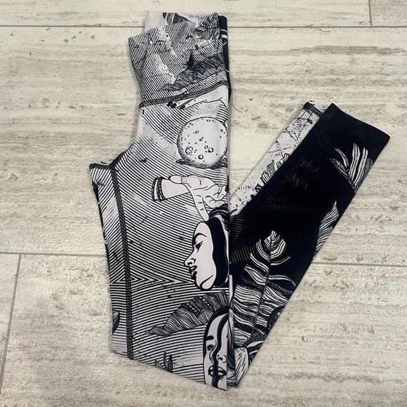 RARE Niyama Sol High Waisted Moon Child Legging - Picture 5 of 6